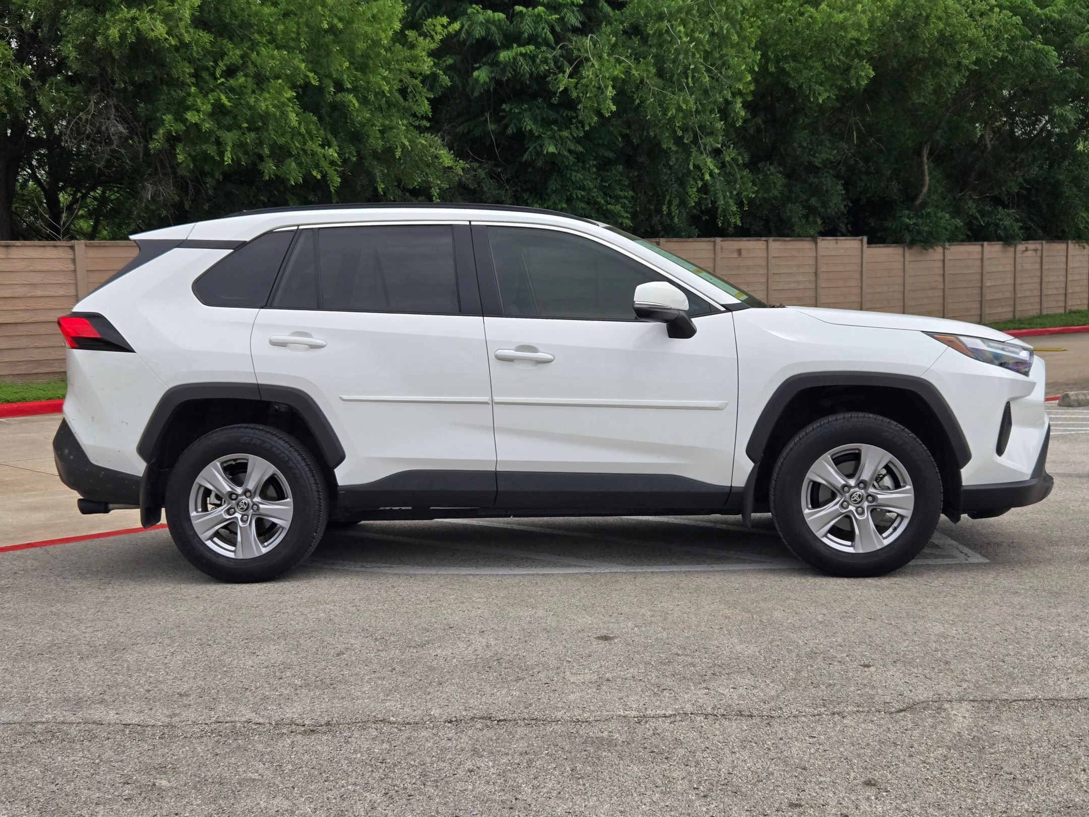 Used 2025 Toyota RAV4 XLE w/ Convenience Package FWD image 2
