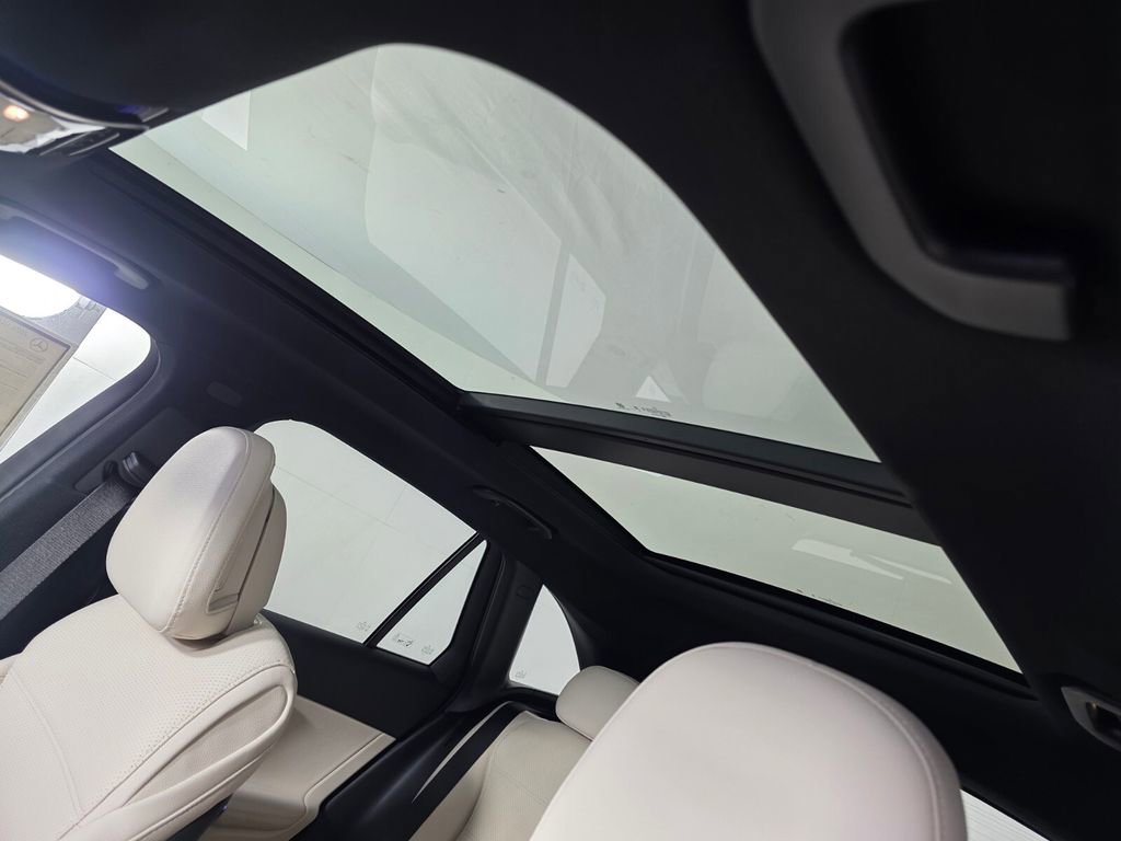 New 2026 Mercedes-Benz GLC 300 4MATIC image 9