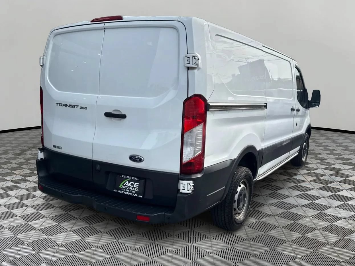Used 2016 Ford Transit 250 130 Low Roof RWD image 5