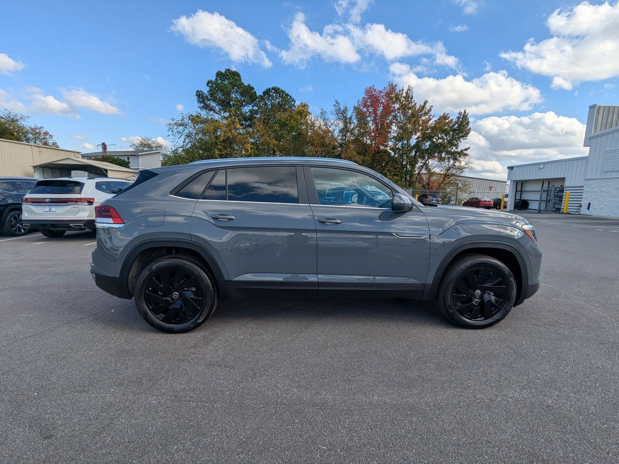 New 2026 Volkswagen Atlas Cross Sport SE image 2