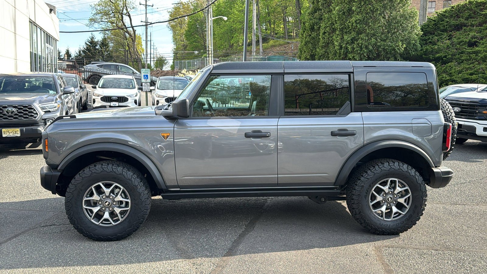 Certified 2025 Ford Bronco Badlands AWD/4WD image 2