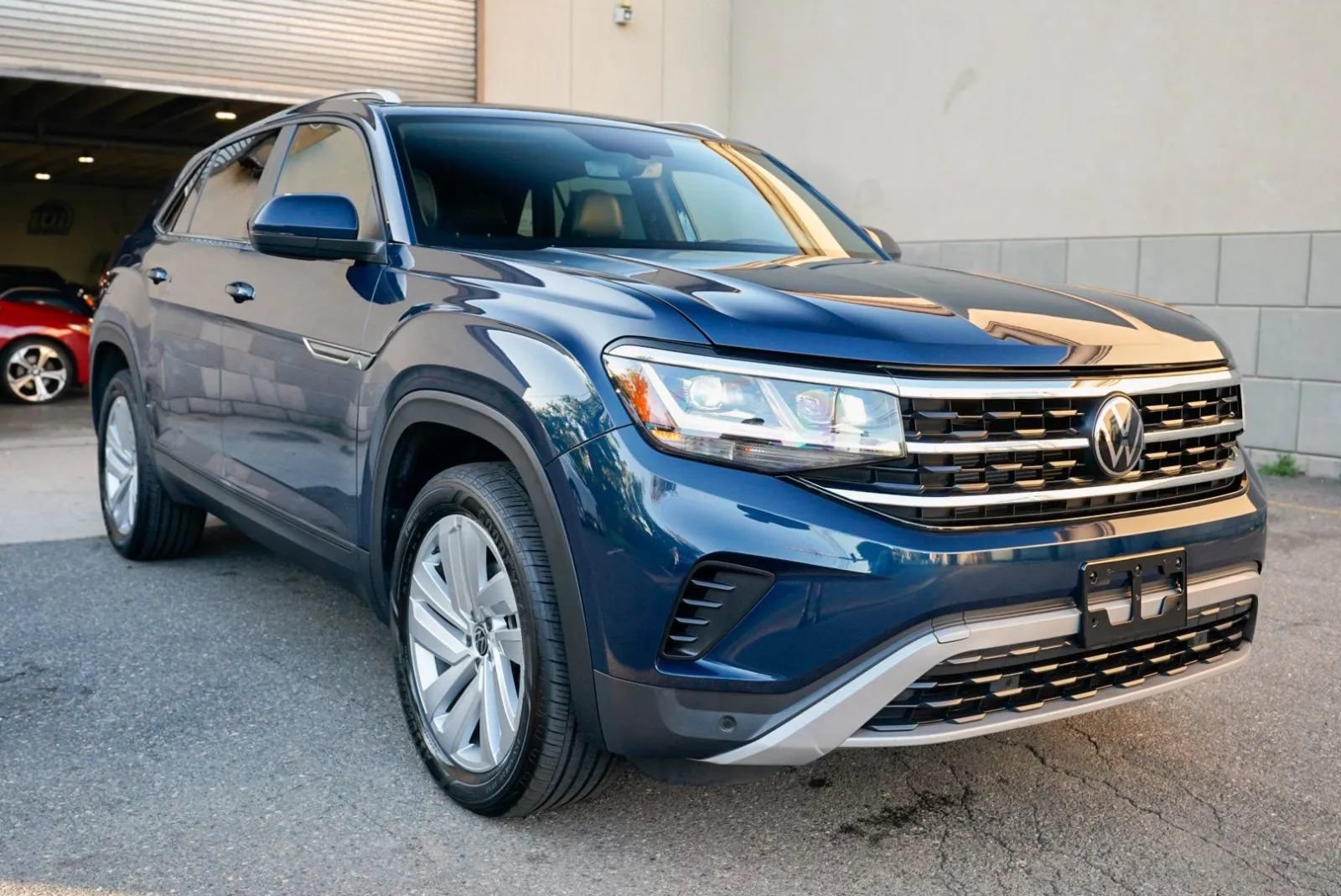 Used 2023 Volkswagen Atlas Cross Sport SE w/ Panoramic Sunroof Package AWD/4WD image 3