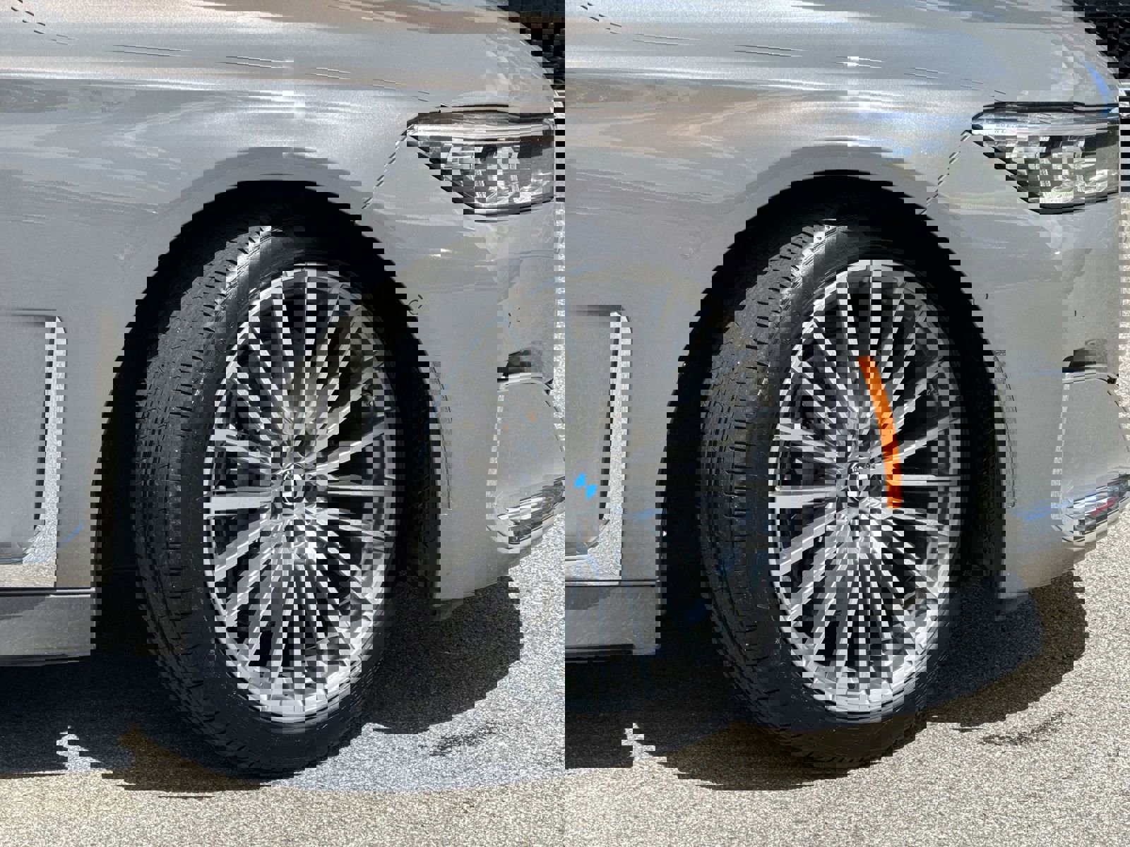 Used 2022 BMW 740i w/ Premium Package image 12