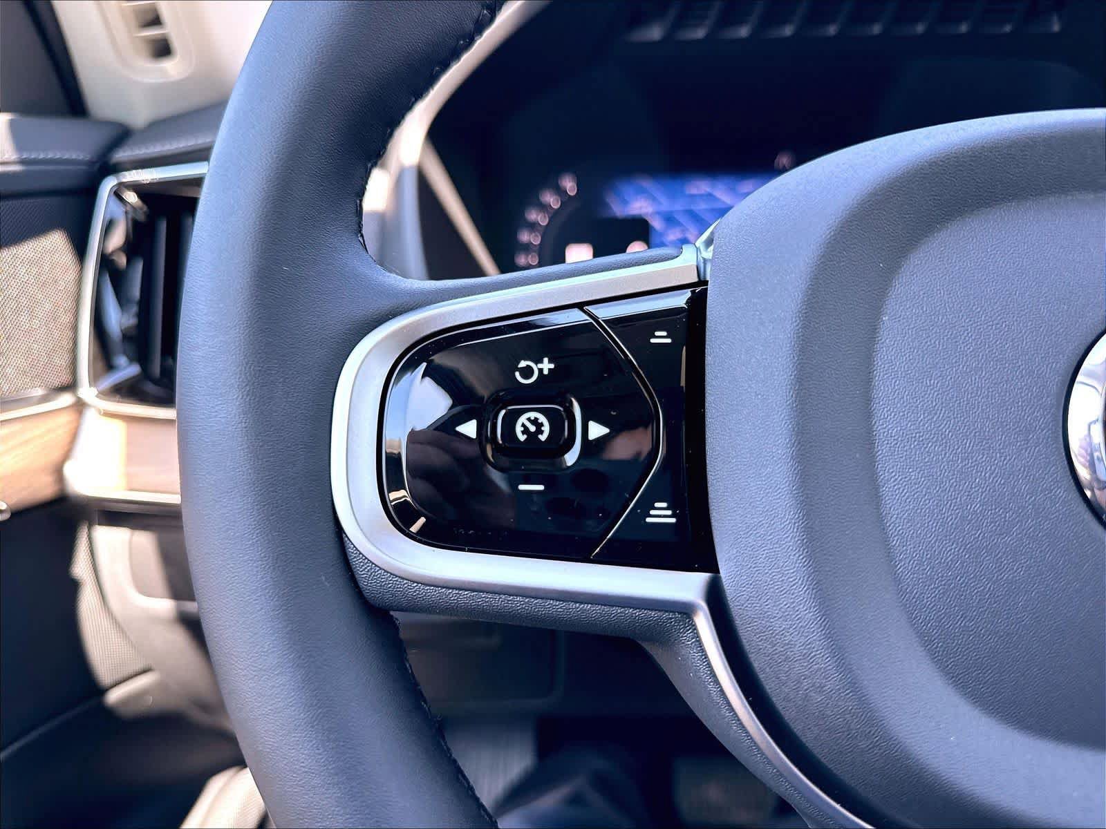 New 2026 Volvo XC90 T8 Plus w/ Protection Package AWD/4WD image 17