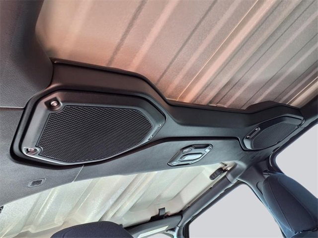 Used 2023 Jeep Wrangler Sahara w/ Cold Weather Group image 18