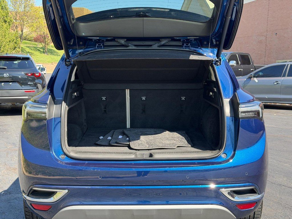 Used 2023 Buick Envision Avenir image 4