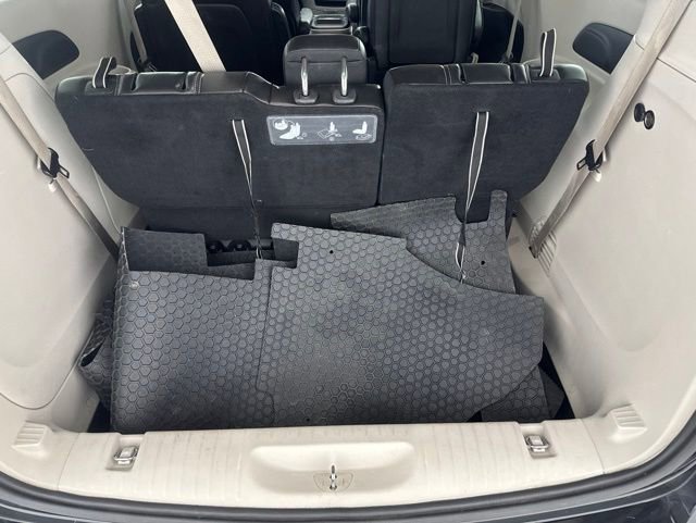 Used 2020 Chrysler Voyager Lxi FWD image 29