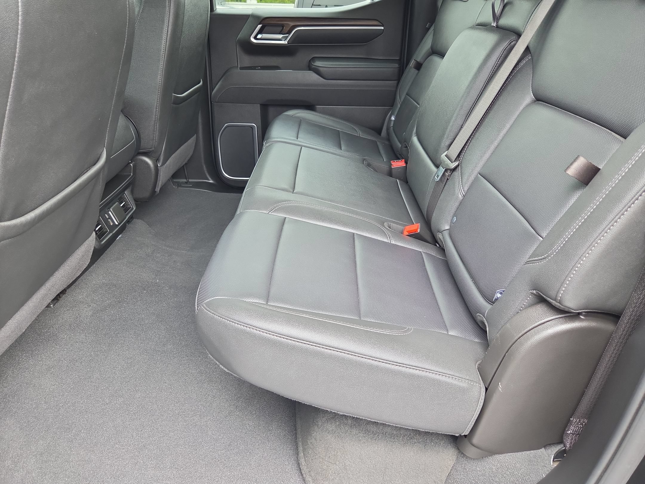 Used 2025 GMC Sierra 1500 SLT AWD/4WD image 22
