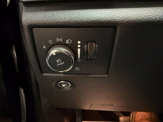 Used 2019 Jeep Grand Cherokee Overland AWD/4WD image 36