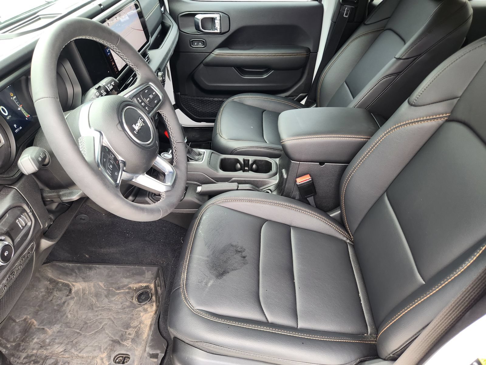 Used 2025 Jeep Wrangler Unlimited Sahara AWD/4WD image 15