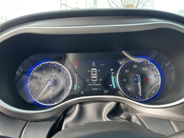 Used 2024 Chrysler Pacifica Touring-L image 22