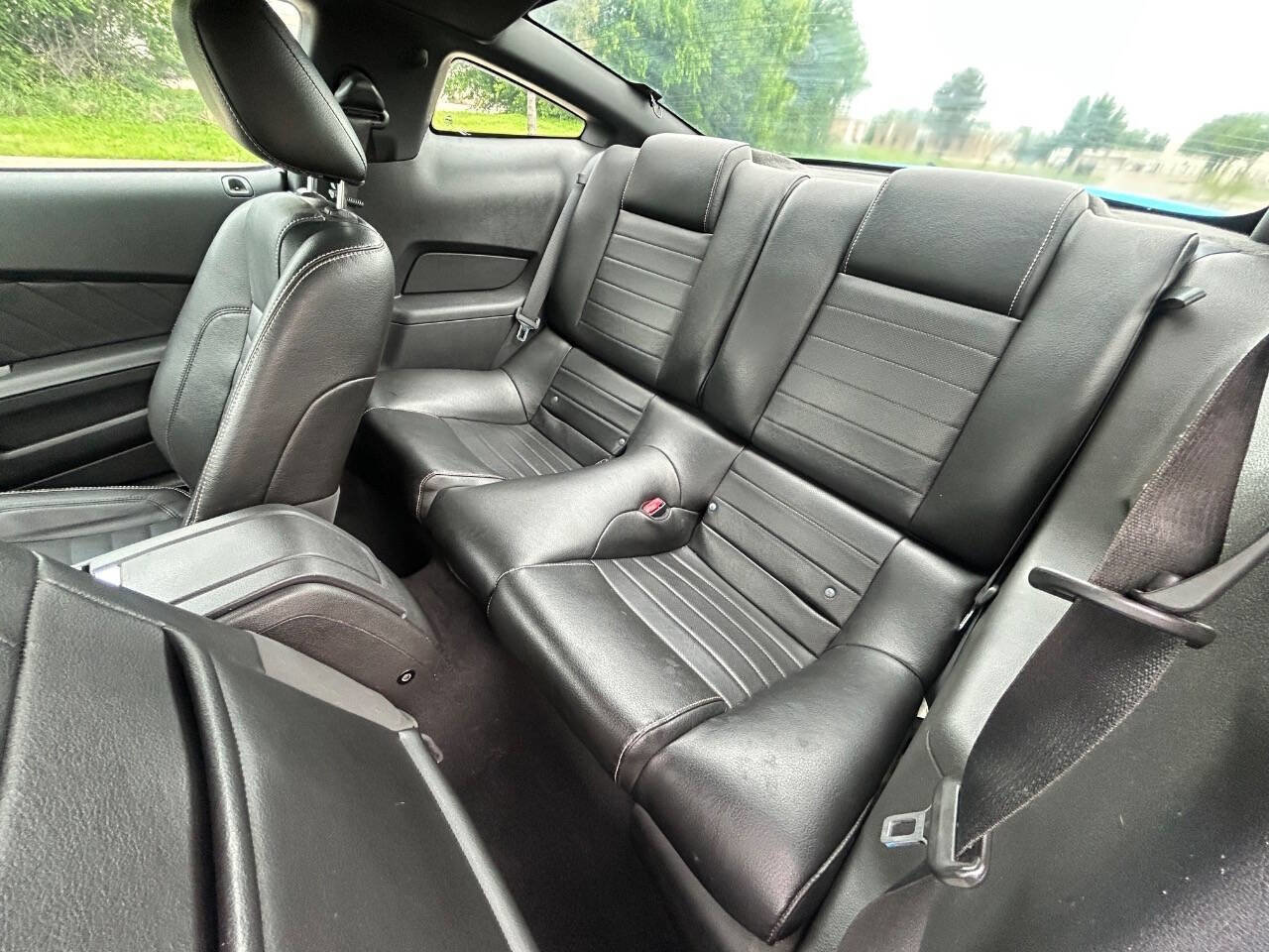 Used 2010 Ford Mustang GT RWD image 13