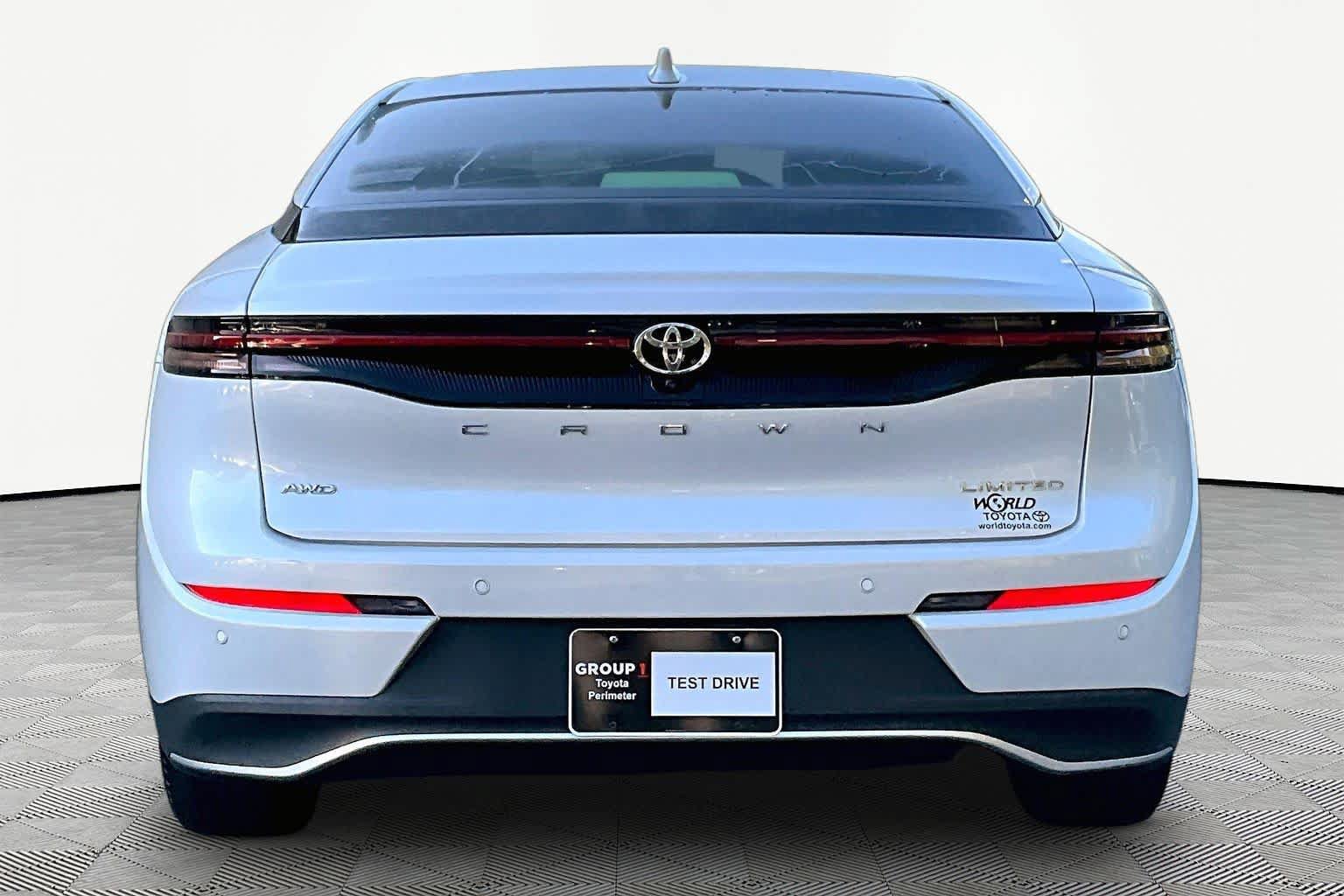 Used 2023 Toyota Crown AWD/4WD image 5