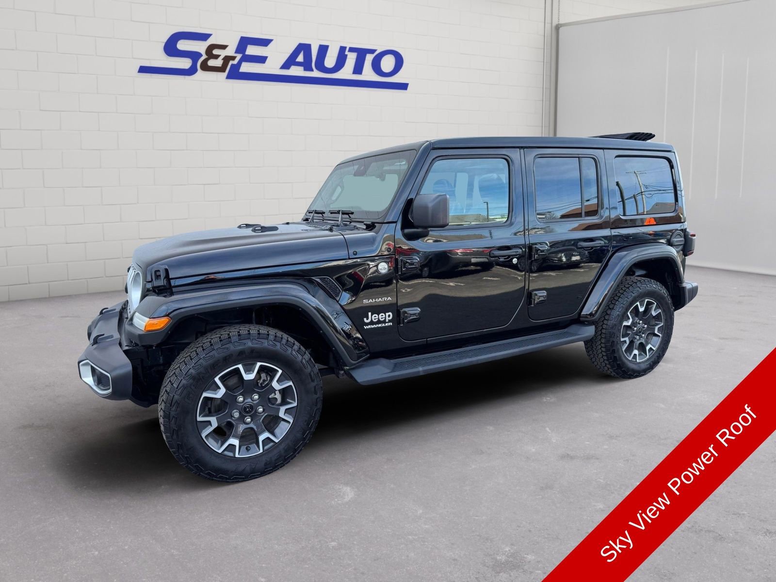 Used 2024 Jeep Wrangler Sahara w/ Technology Group AWD/4WD image 1