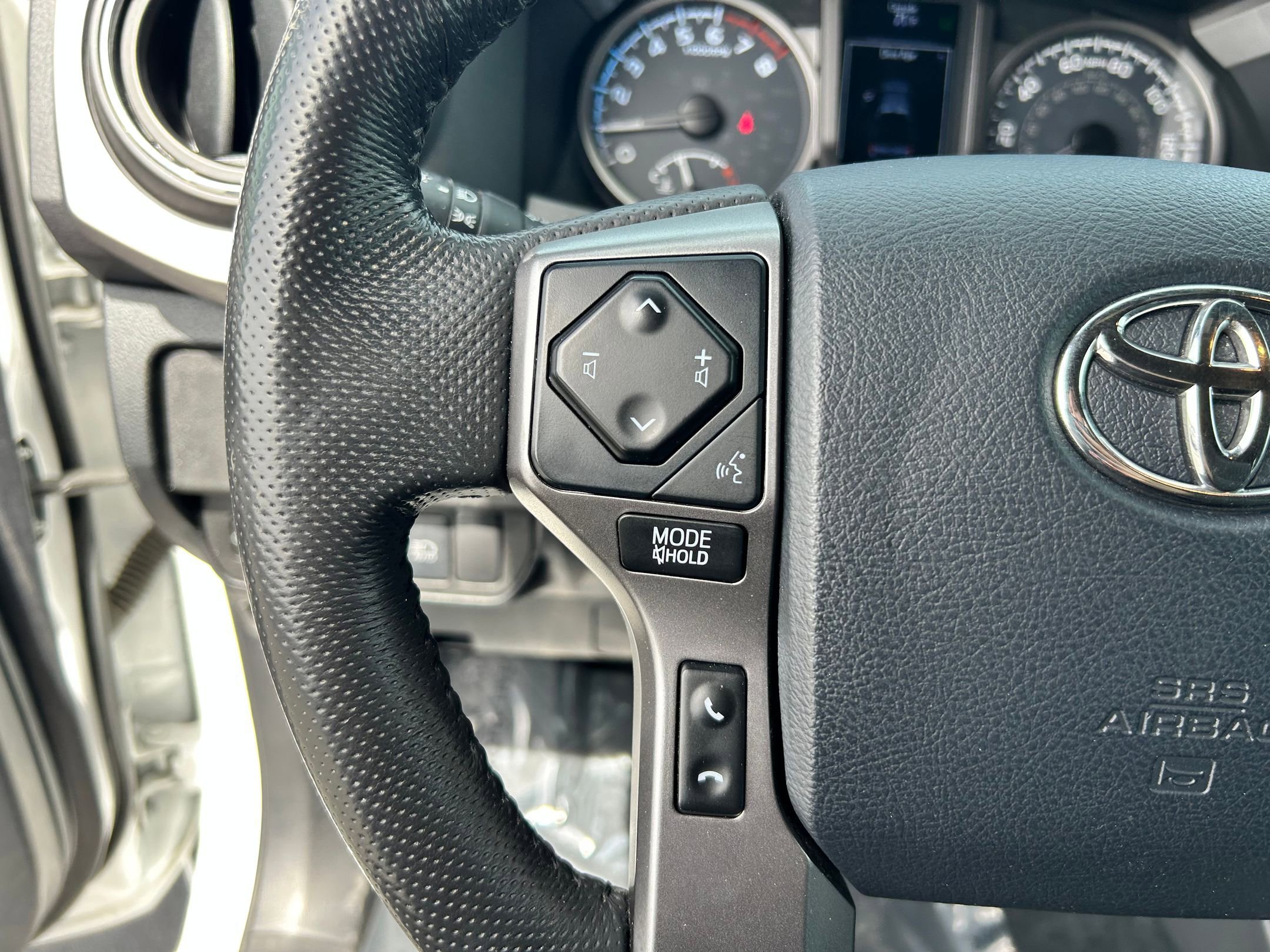 Used 2019 Toyota Tacoma Limited image 14