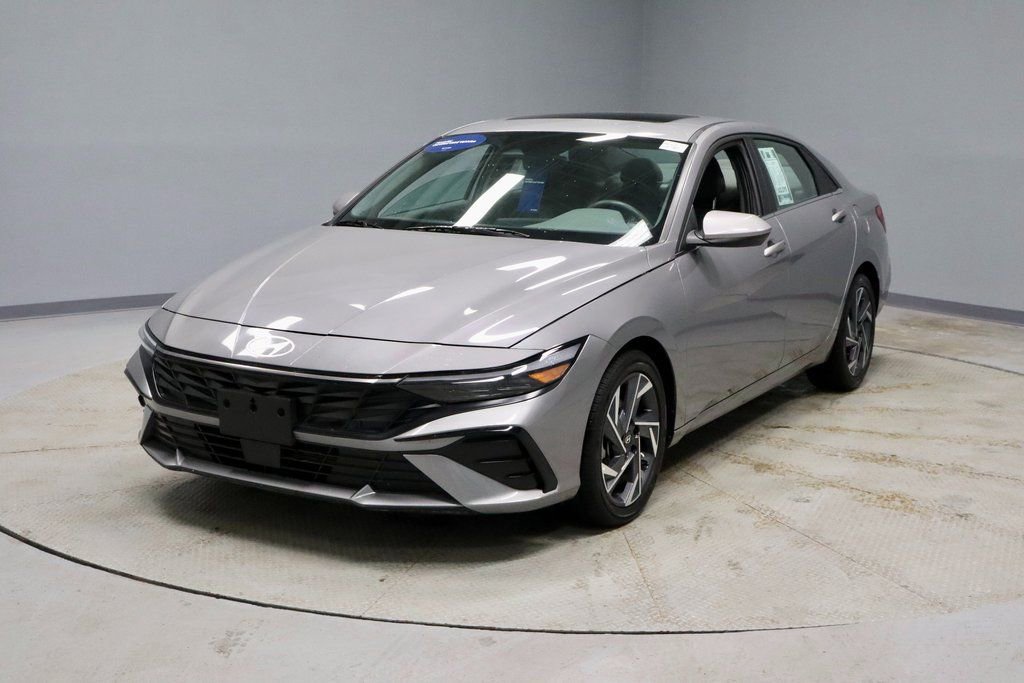 Certified 2025 Hyundai Elantra SEL image 8