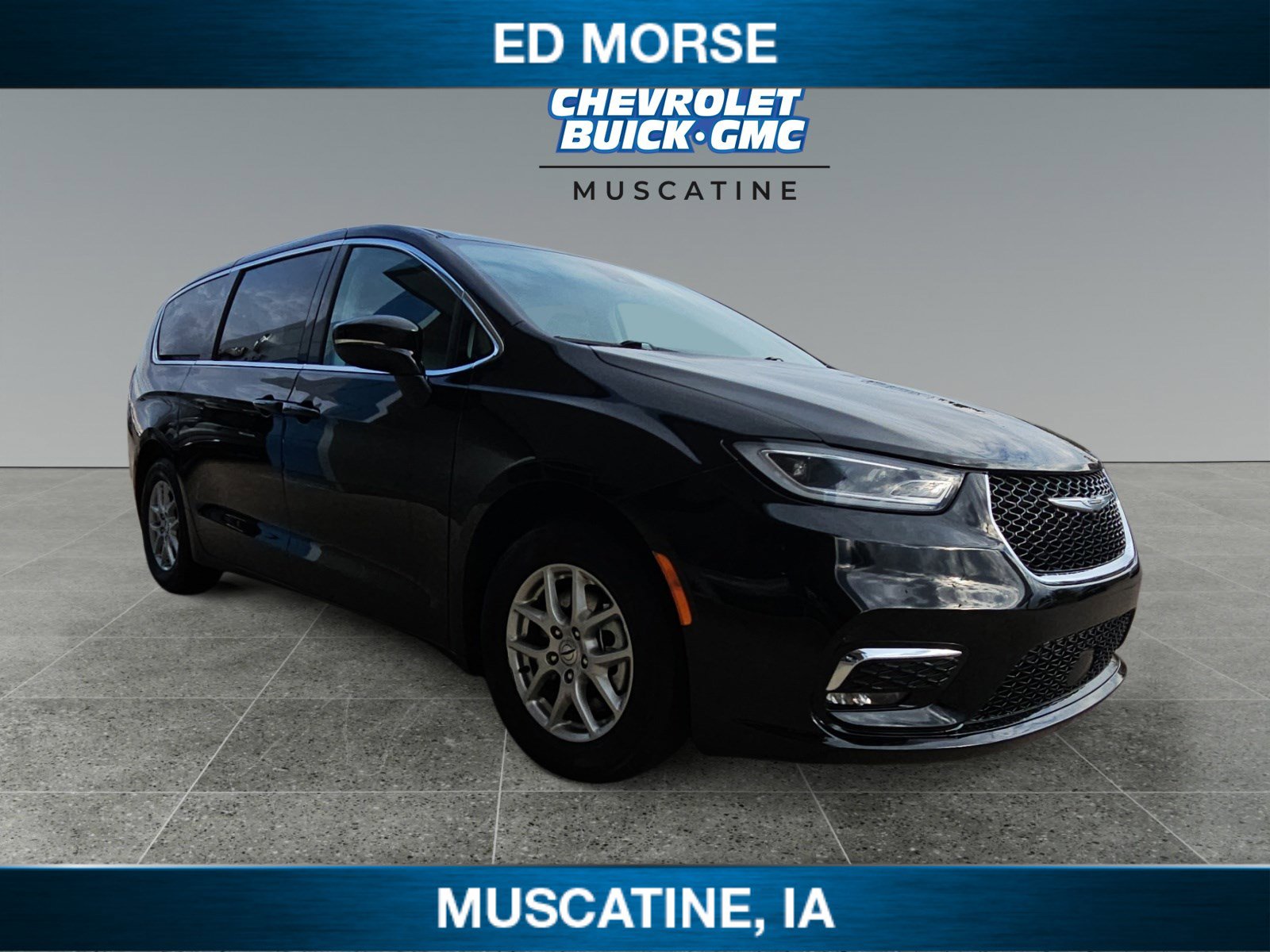 Used 2024 Chrysler Pacifica Touring-L image 7