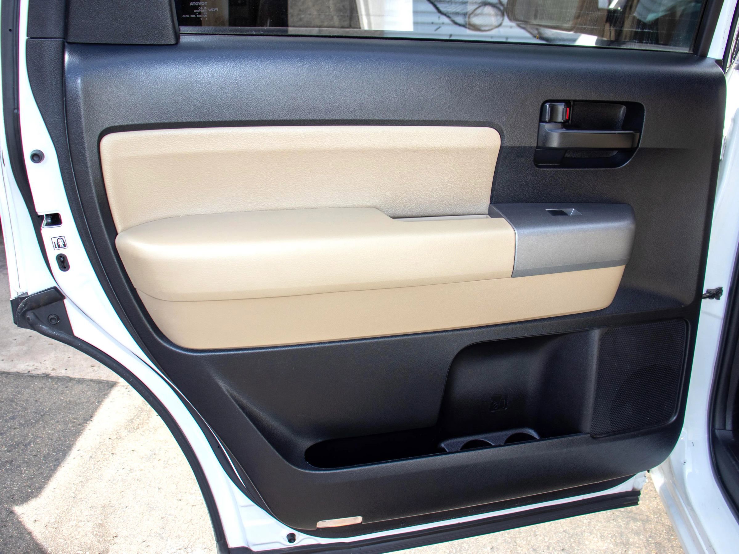 Used 2014 Toyota Sequoia SR5 RWD image 23