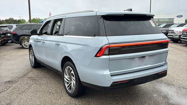 Used 2025 Lincoln Navigator L Reserve AWD/4WD image 5