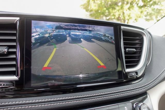 Used 2024 Chrysler Pacifica Select image 19