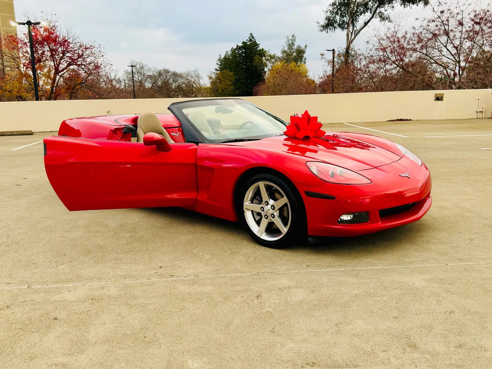 Used 2006 Chevrolet Corvette Convertible w/ Preferred Equipment Group RWD image 38
