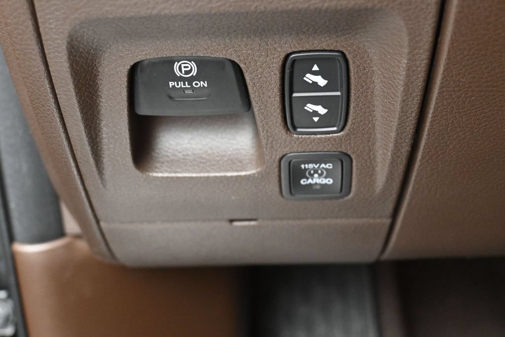 Used 2025 RAM 1500 Limited AWD/4WD image 17