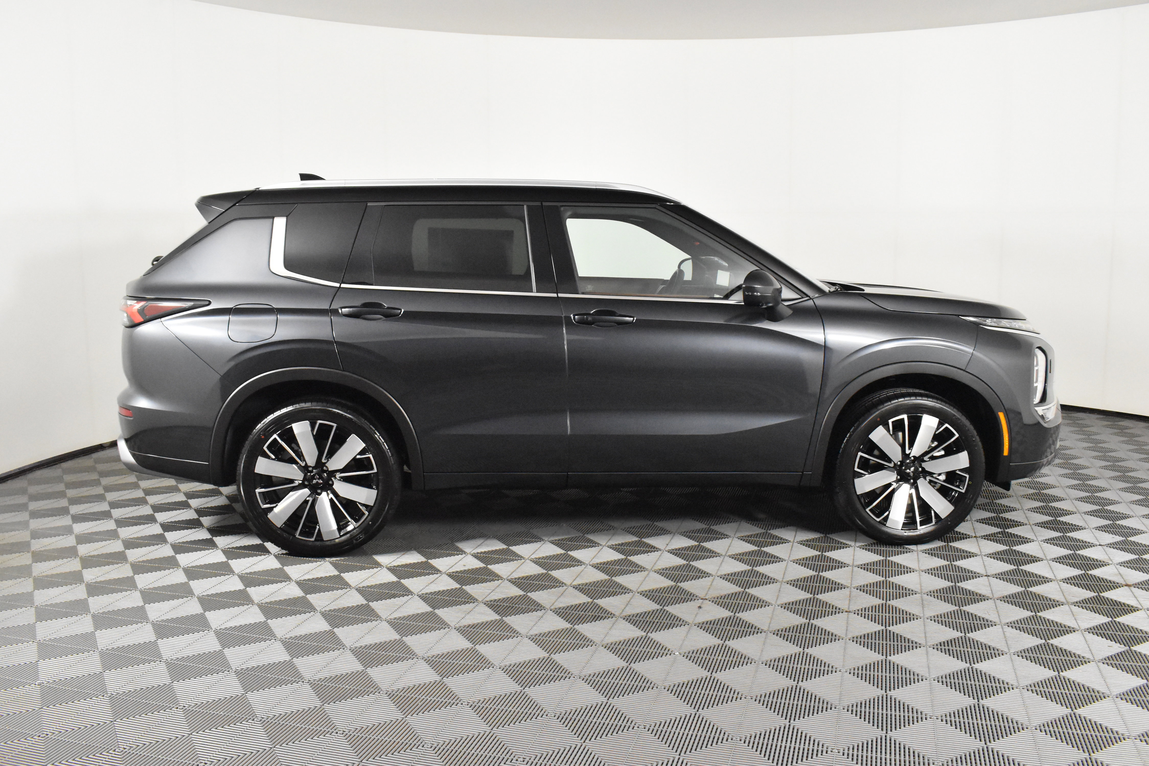 New 2025 Mitsubishi Outlander SEL image 5
