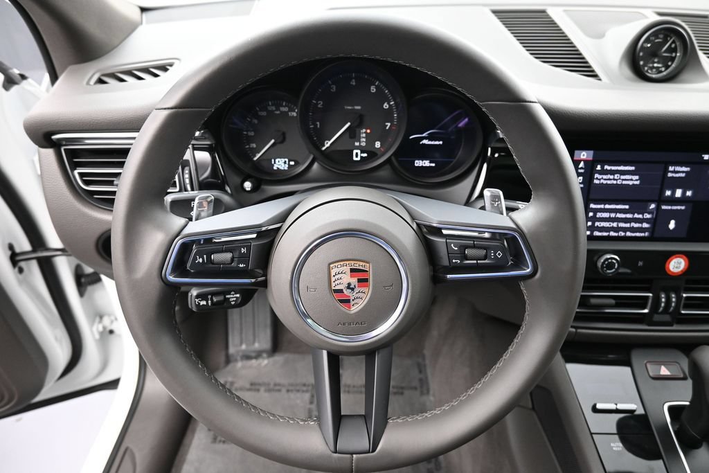 Certified 2025 Porsche Macan AWD/4WD image 19