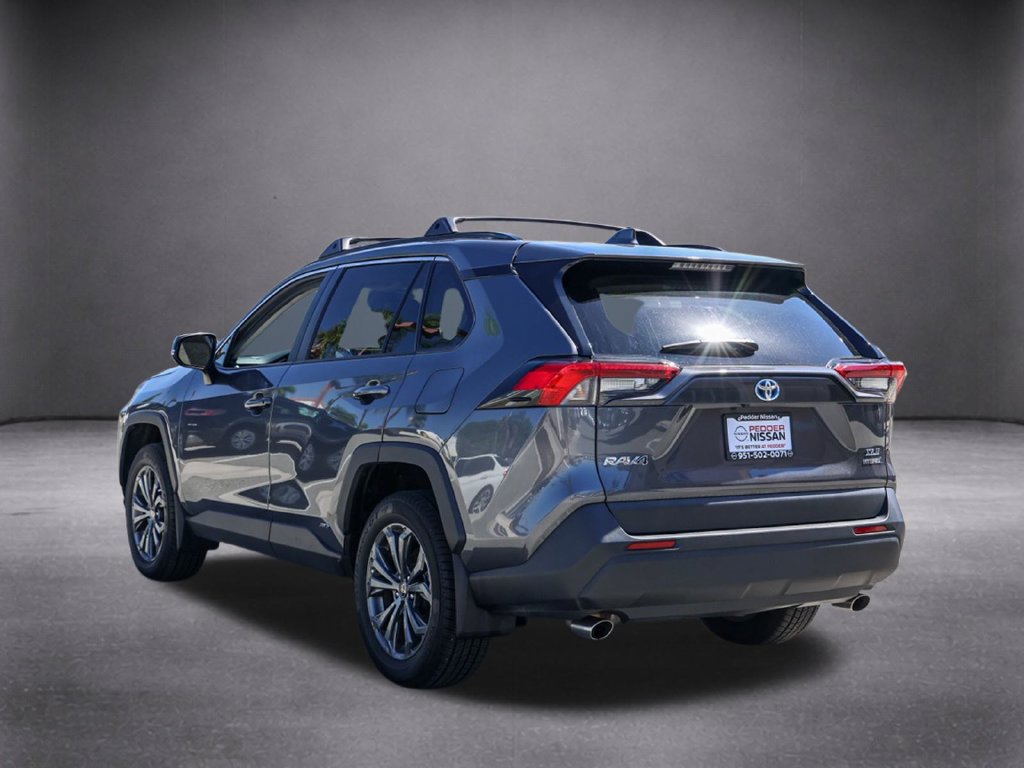 Used 2022 Toyota RAV4 XLE Premium AWD/4WD image 7