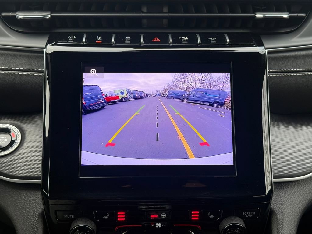 Used 2024 Jeep Grand Cherokee L Laredo image 17