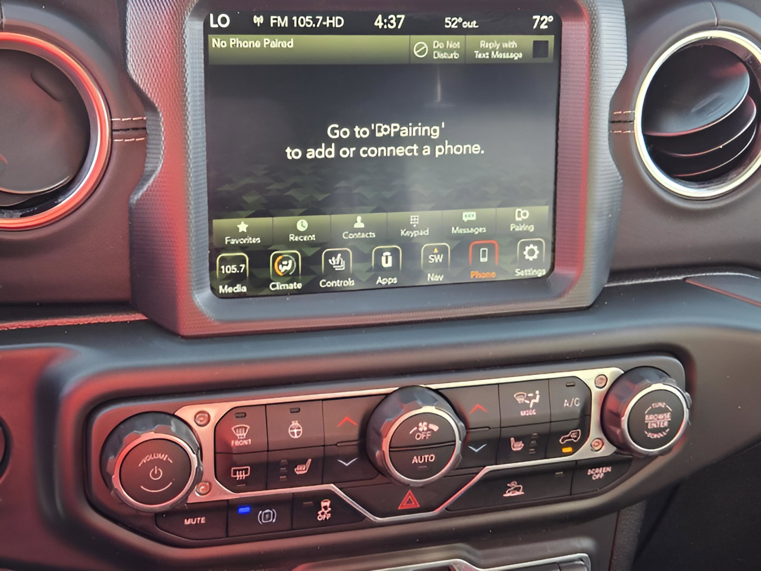 Used 2023 Jeep Wrangler Sahara w/ Cold Weather Group image 20