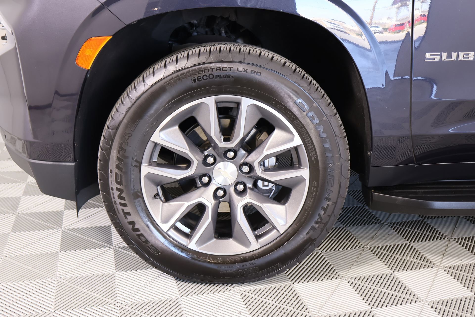 Used 2023 Chevrolet Suburban LT w/ Luxury Package image 20