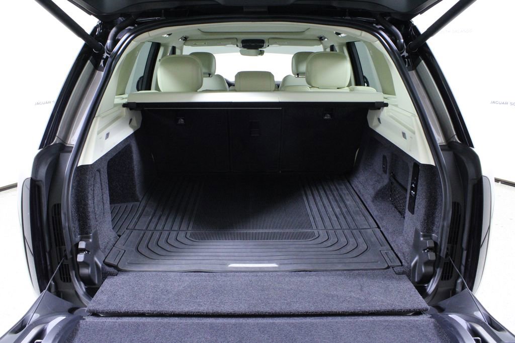Used 2023 Land Rover Range Rover SE image 9