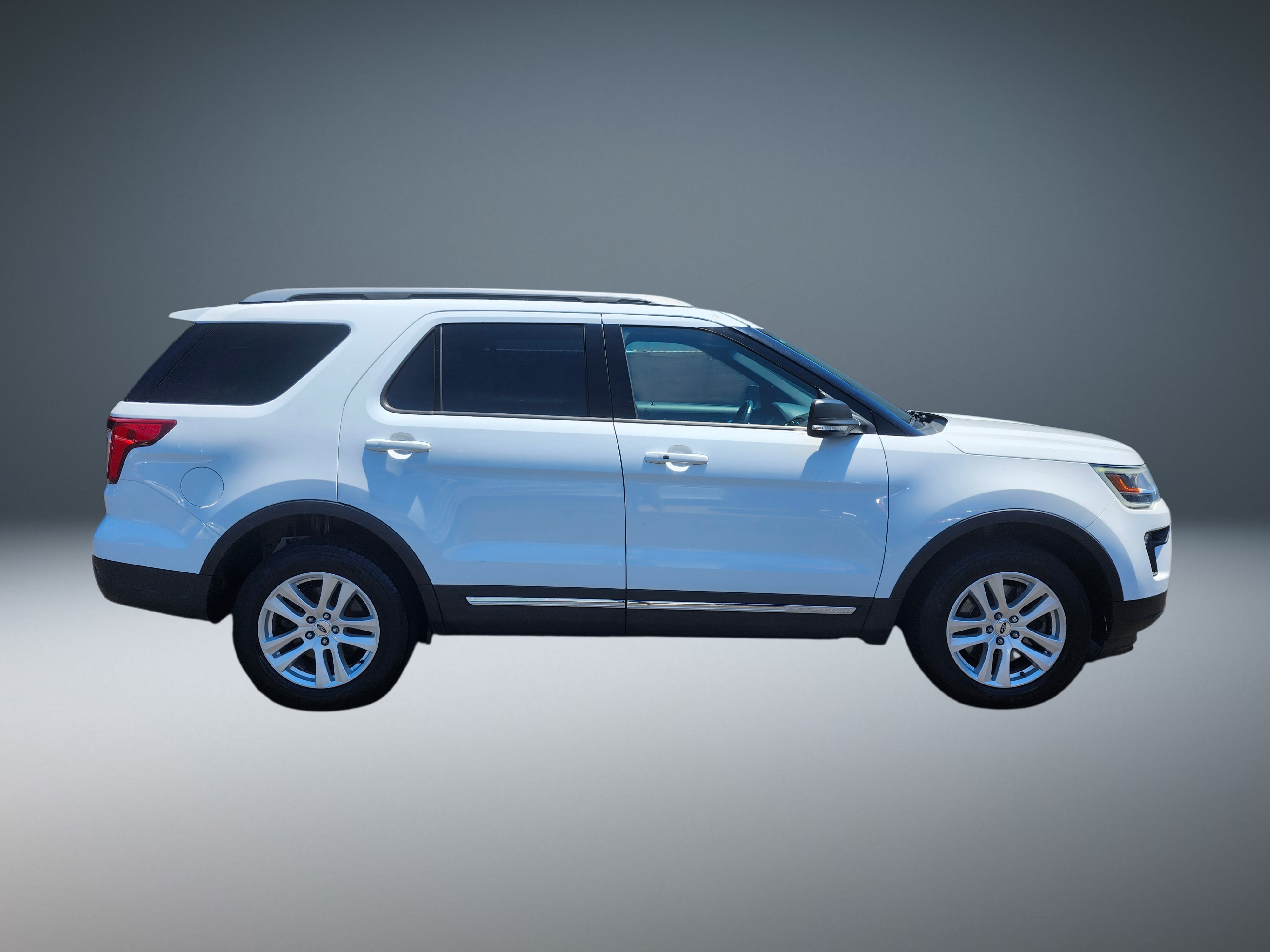 Used 2019 Ford Explorer XLT w/ Equipment Group 201A AWD/4WD image 2