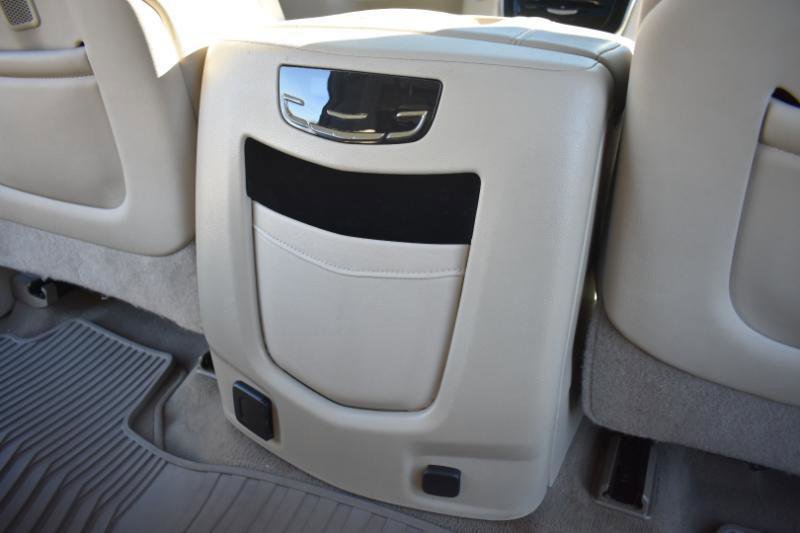 Used 2019 Cadillac Escalade ESV Luxury image 28