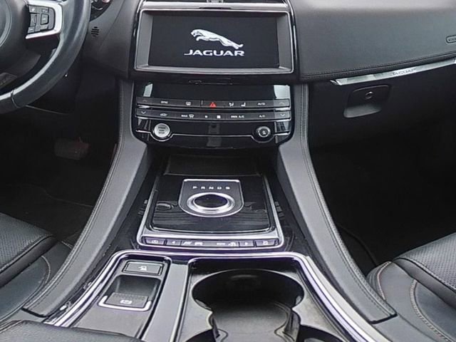 Used 2020 Jaguar F-PACE Prestige AWD/4WD image 23
