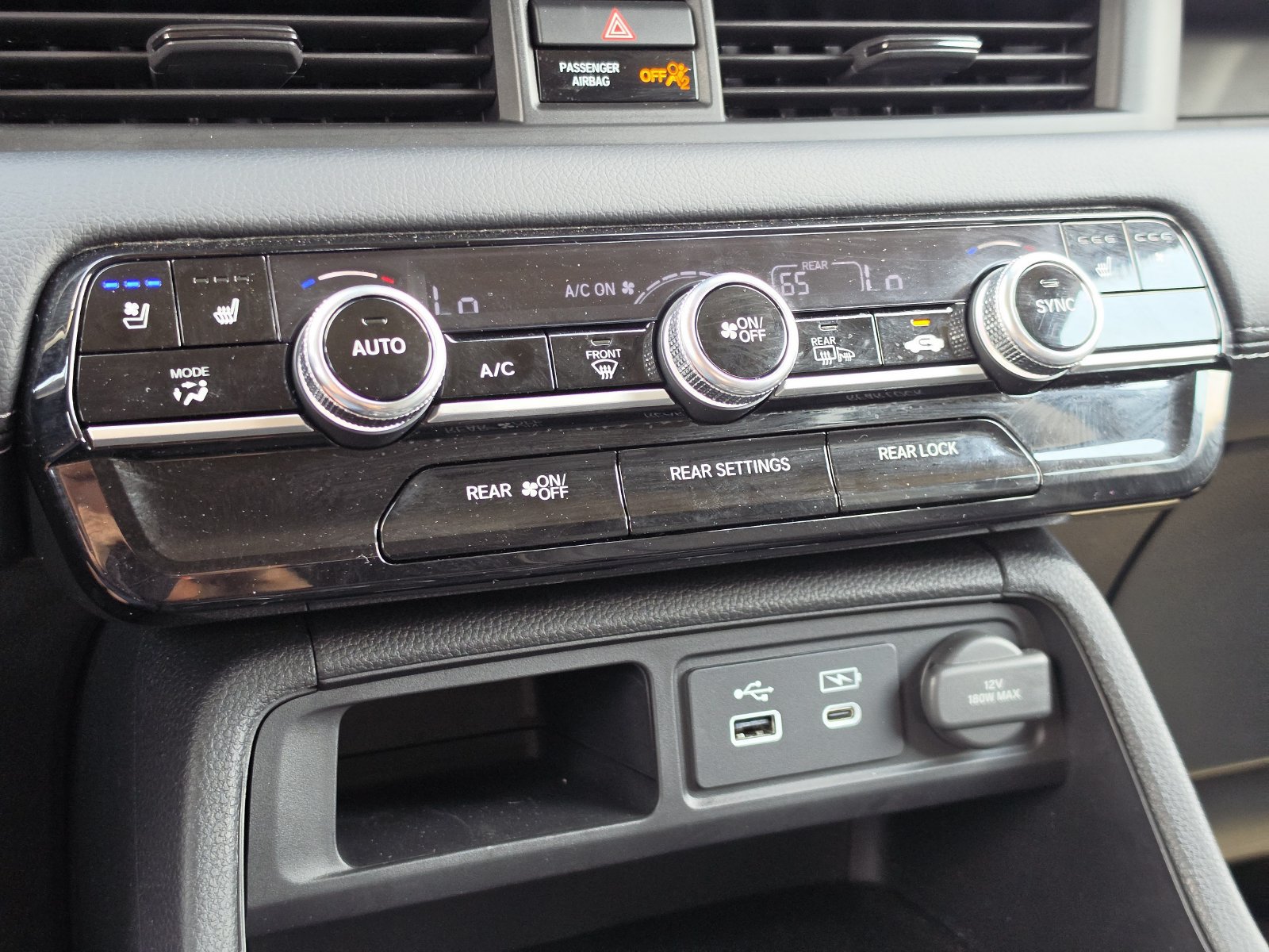 Used 2025 Honda Pilot Elite image 31