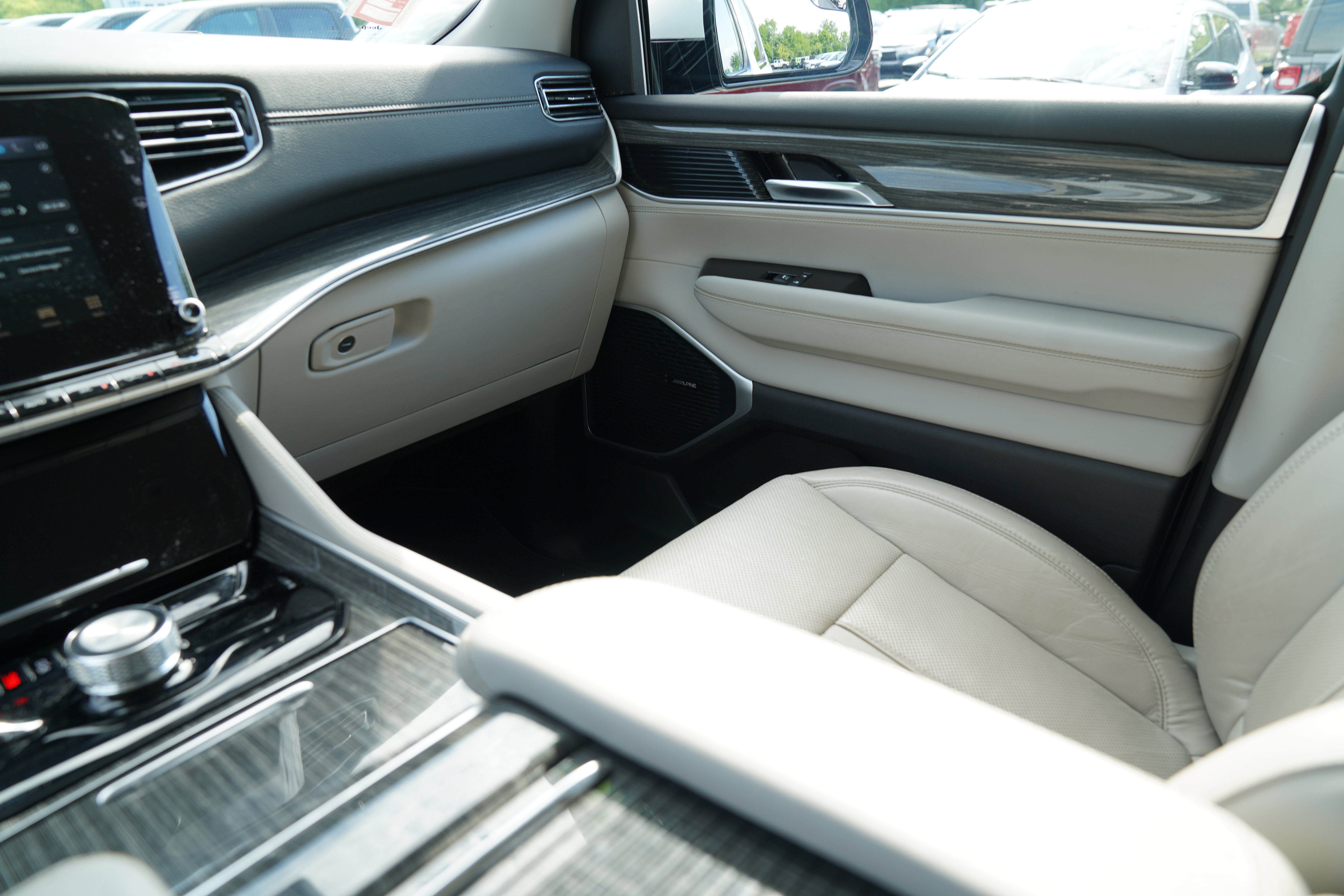 Used 2022 Jeep Wagoneer Series II AWD/4WD image 14