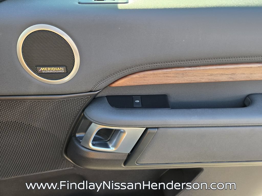 Used 2019 Land Rover Discovery HSE AWD/4WD image 19