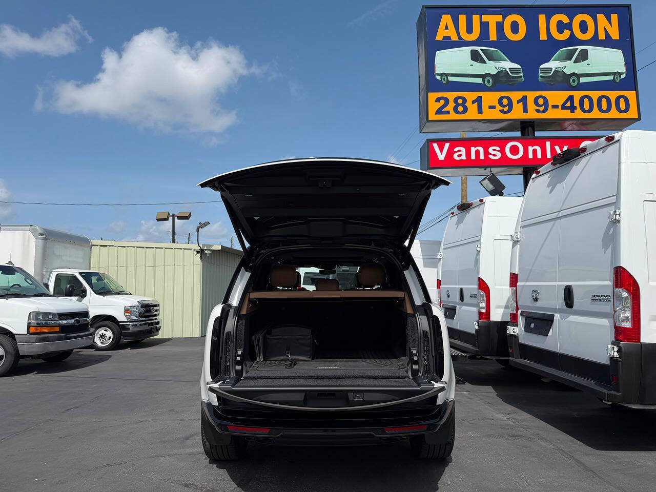 Used 2025 Land Rover Range Rover SE AWD/4WD image 23