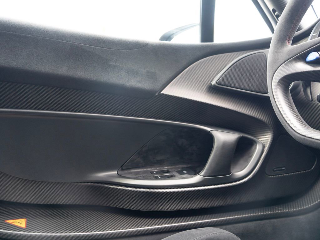 Used 2015 McLaren P1 image 22