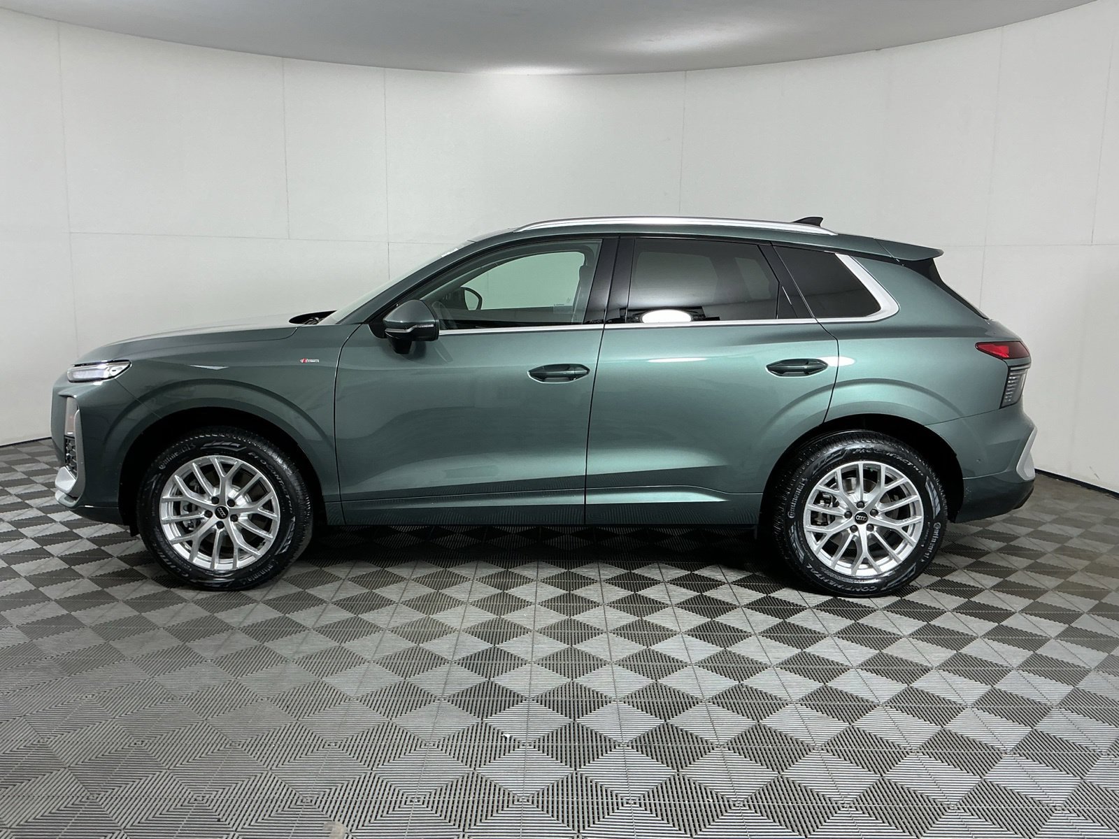New 2026 Audi Q3 quattro 2.0T AWD/4WD image 4