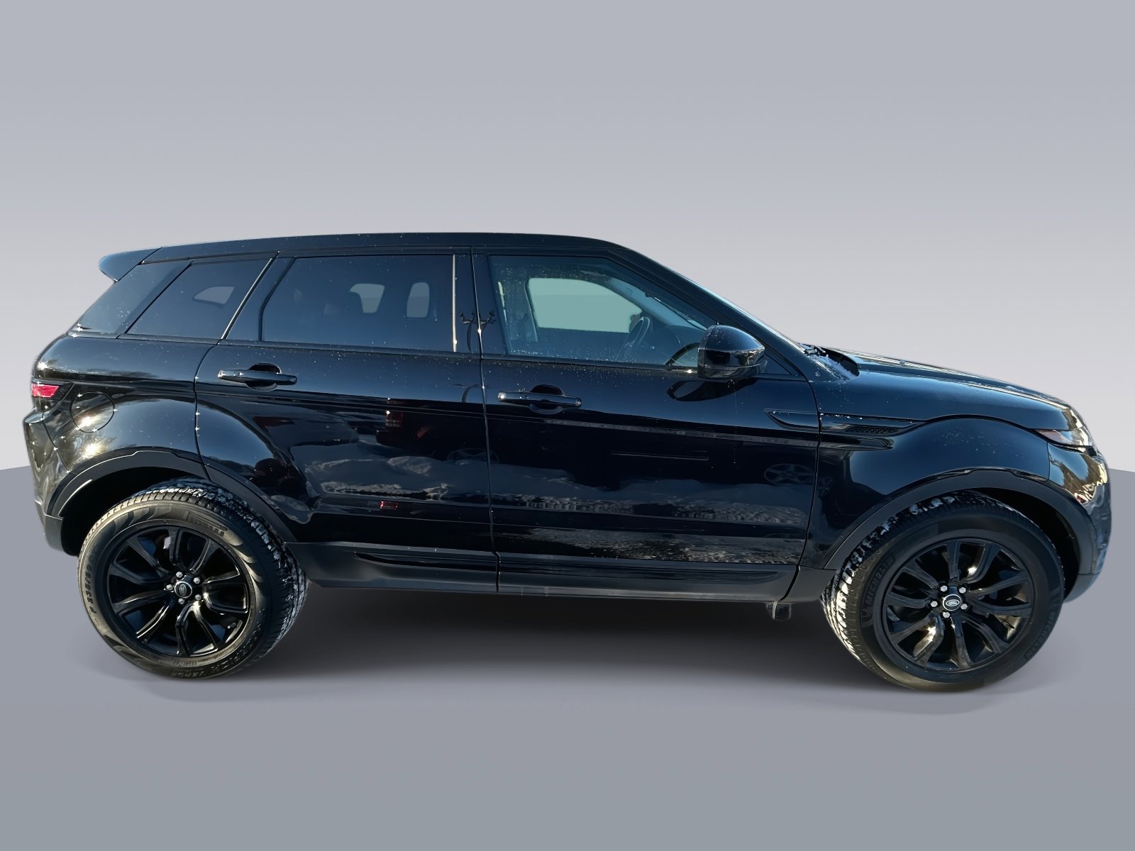 Used 2019 Land Rover Range Rover Evoque SE Premium image 2