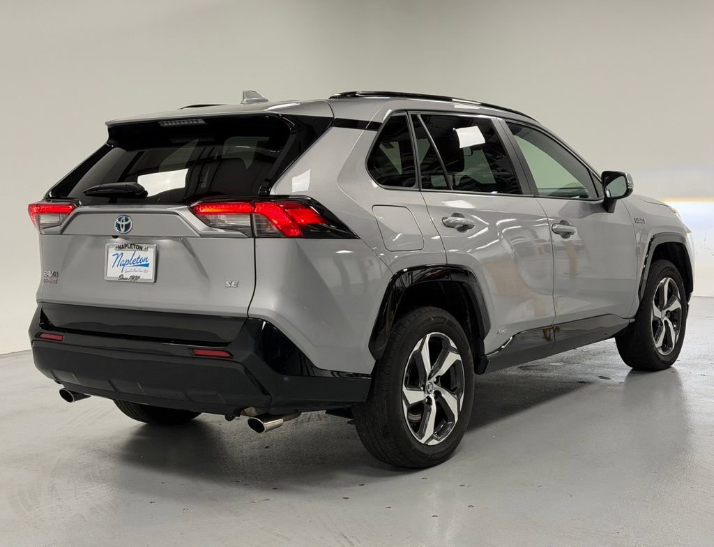 Used 2021 Toyota RAV4 SE image 4