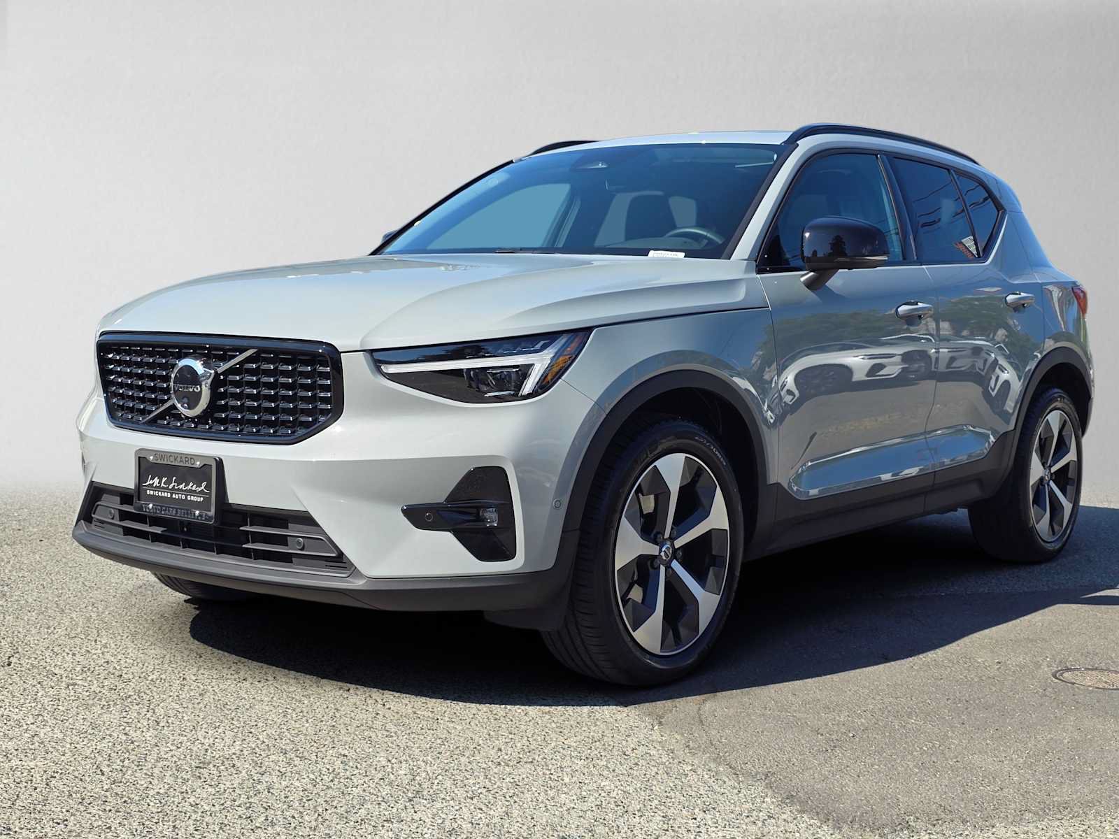 Used 2026 Volvo XC40 B5 Plus w/ Protection Package Premier AWD/4WD image 7
