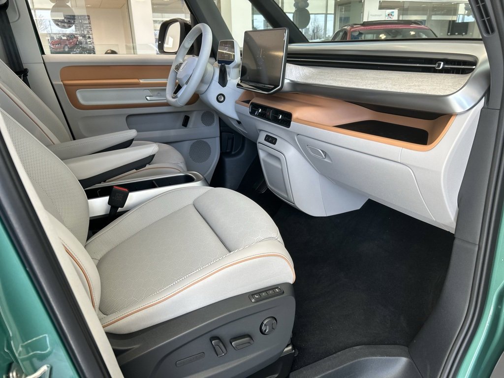 New 2025 Volkswagen ID. Buzz 1st Edition image 19