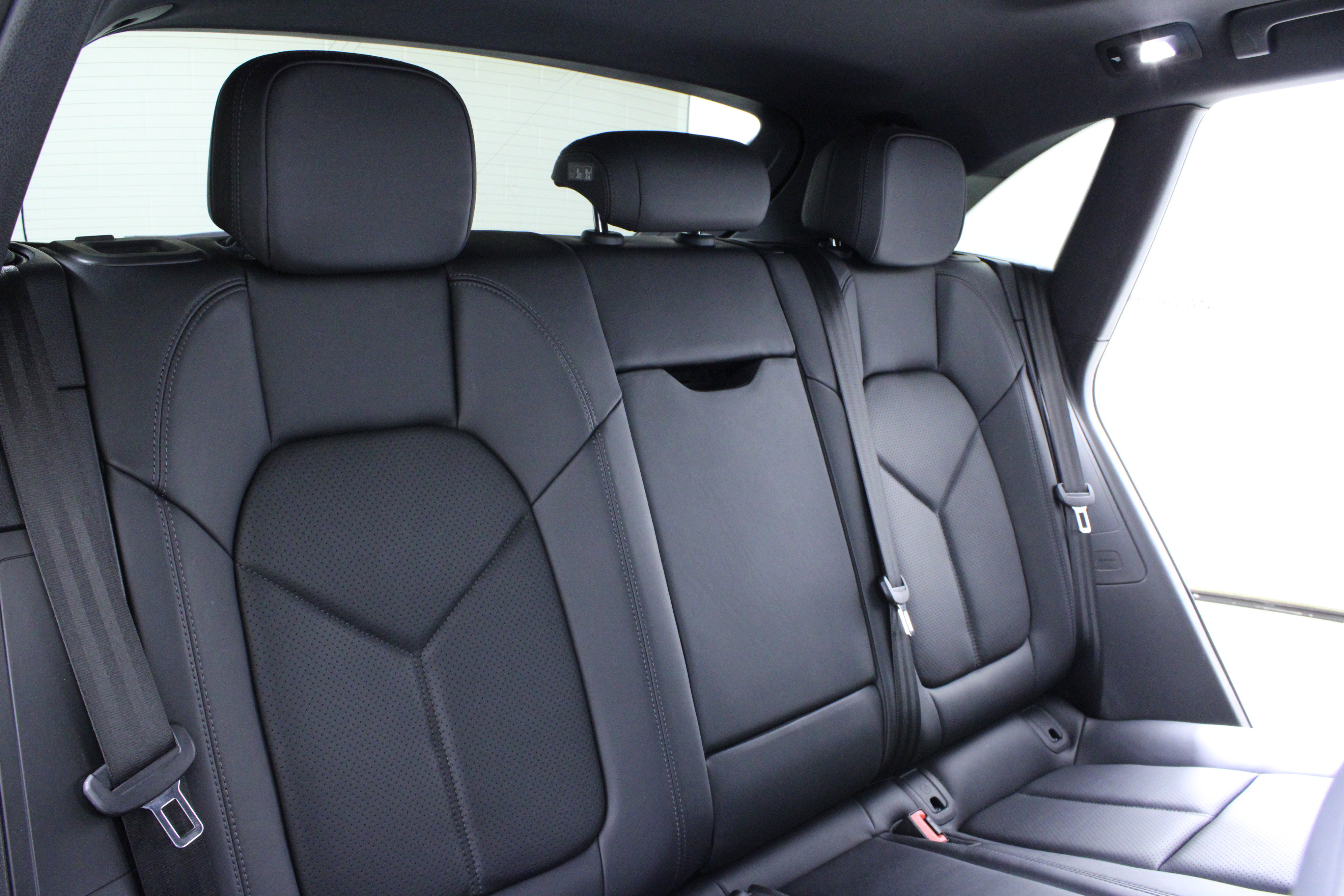 Used 2020 Porsche Macan image 14