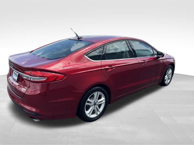Used 2018 Ford Fusion SE w/ Fusion SE Technology Package FWD image 5