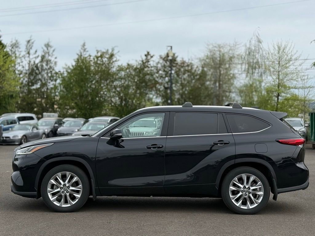 Used 2021 Toyota Highlander Limited image 2