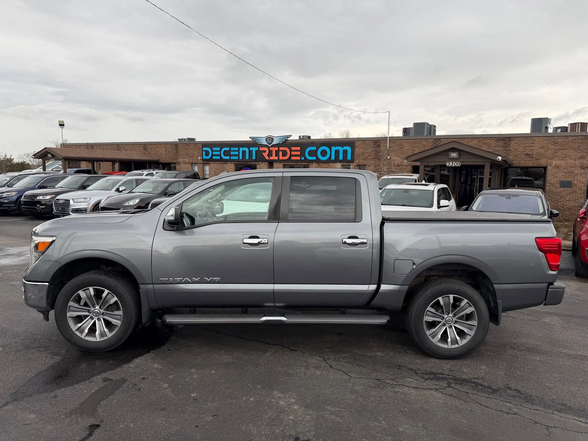 Used 2018 Nissan Titan SL AWD/4WD image 6